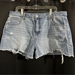 Women's Shorts bundle size 18. Light blue Denim. Light khaki floral. Plus size.